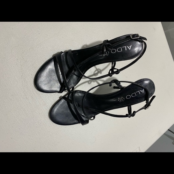 Black Aldo stilettos - Picture 2 of 4